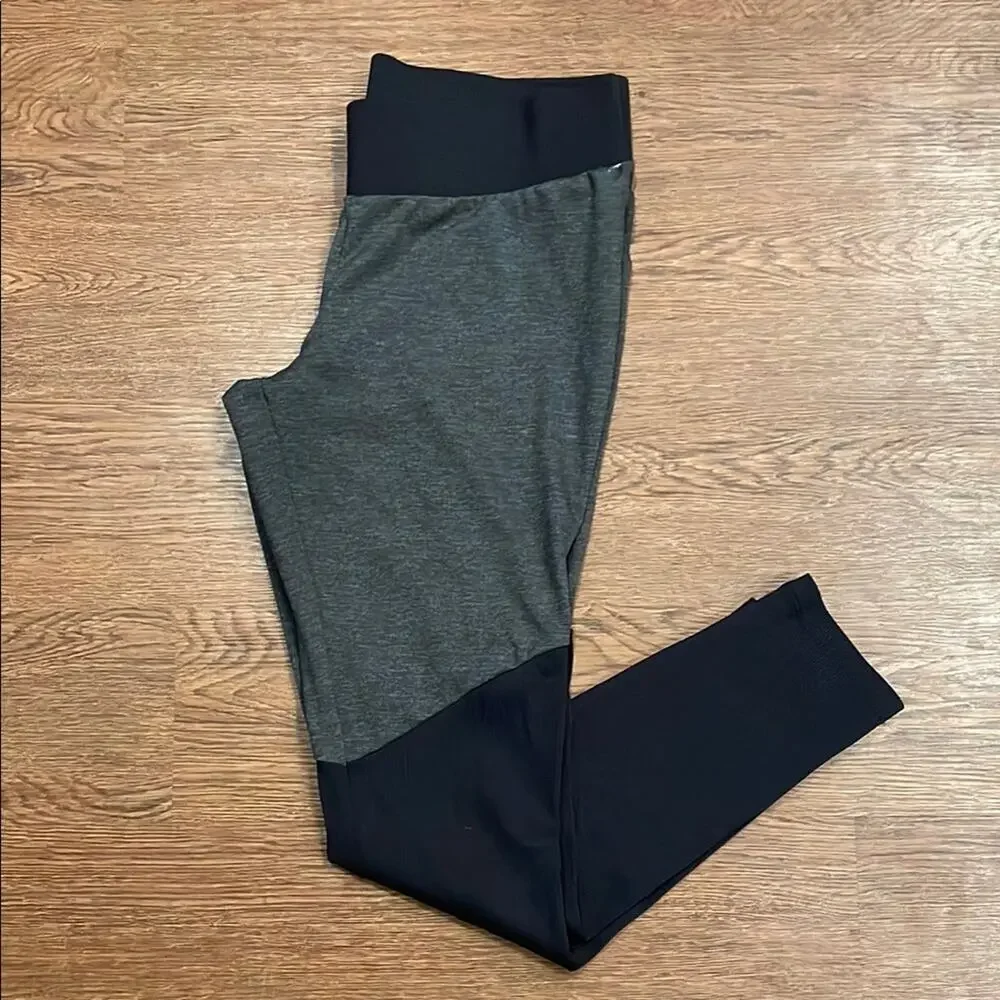 UNDER ARMOUR Gray and Black Mixed Material Athletic Leggings Size M